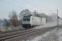 185 680-6 EVB am 19.12.2009 im Schneegest�ber kurz vor �berquerung des Mittellandkanals bei Peine
