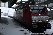 189 035-9 f�hrt am 20. Dezember 2009 um 13:13 Uhr mit einem GZ durch den eisigen Duisburger Hbf