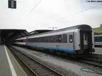 Bis vor wenigen Jahren sorgten die EW4-Pendelz�ge mit gr�nen und weissen Wagen f�r Farbtupfer bei der SBB. Nachdem aber 2008 die EW4-Pendel mehr oder weniger vereinheitlicht wurden nahm der Spuck ein Ende. Doch bereits treten die EC-Wagen in die Fussstapfen der EW4. Am EC7 nach Chur waren am 17.12.09 alle drei Bpm-Farbvarianten (CIS-Umbau-Alt) nebeneinander am Zug. Leider konnte ich nicht warten bis die Lok an den Zug fuhr, da kurz nach dem Bild ein anderer Zug an ''mein'' Fotoperorn fuhr.