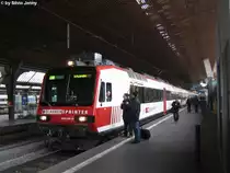 Am 17.12.09 war wieder einmal ein Domino-GLS einsatzbereit. Es handelt sich um den RBDe 560 201-6 (DO GLS 94 85 7 560 201-6 CH-SBB) wo er am 17.12.09 in Z�rich HB als RE nach Schwanden auf die planm�ssige Abfahrt wartet.