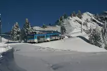 Als Doppelf�hrung zu Zug 129 ist am 20.12.2009 Triebwagen 11 unterwegs zwischen Stafel und Rigi Kulm. 