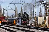das sieht nicht nach einem Bauzug aus;
50 2740 der UEF kommt aus dem Karlruher Gbf �bers Baugleis nach Ettlingen/West, 04.12.09