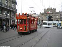 Vor den Weihnachten f�hrt es wieder, das ''M�rlitram'', auf der Route Bellevue-Limmatquai-HB-Bahnhofstr.-Bellevue k�nnen Kinder mitfahren, und an Bord wird ihnen eine Weihnachtsgeschichte von zwei Engeln erz�hlt, indes steuert der Samichlaus das Tram durch die Strassen Z�richs. In diesem Sinne auch von mir, fr�hliche Weihnachten und einen Guten Rutsch an die Admins und User von Bahnbilder.de