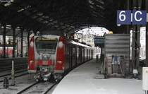 425 075 als RB11070 nach Duisburg kurz nach der Ankunft der Gegenleistung, trotz des Wetters, auf die Minute p�nktlich! KA 21.12.09