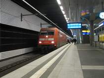 Am 5.12. kam der EC 340 unplanm��ig im Berliner Hauptbahnhof an Gleis 1 an. Hier zu sehen mit 101 011-5.