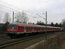 Und es beginnt die n�chste Tour mit Hannes M�ller. Am 13.12. direkt nach dem Fpl-Wechsel wollten wir es uns nicht nehmen lassen die neuen Loks der BR 182 zu bestaunen. Im kleinen �rtchen Cabel bei Calau machten wir zuerst Station und warteten auf den RE nach Cottbus. Dieser kam auch planm��ig durch die Kurve Cabel&acute;s.