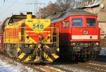 Die 549 der E&H und die m�chtige 232 654-4 pr�sentieren Gr��e im sch�nsten Winterlicht in Ratingen Lintdorf, aufgenommen am 19.12.2009