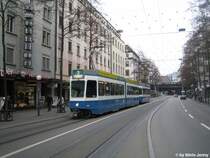 Ein klassischer 3-er Ponyzug bestehend aus den Be 4/6 2096 und dem Ponyanh�nger Be 2/4 2432 am 17.12.09 beim L�wenplatz