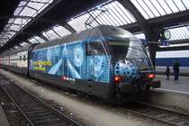 In Z�rich steht am IC 830 Re 460 080-5  Verkehrshaus . 20.12.09.