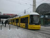 Berlin: Stra�enbahnlinie M4 nach Hohensch�nhausen Zingster Stra�e am S+U Bahnhof Alexanderplatz.