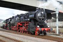 Am ehem. Wasserkran in Aue stehen 52 8047 und 52 8079 am 6.12.09