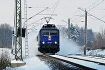 120 151 (ZDF-Express) kommt mit dem K�lner-IC in einer Schneewolke aus Stralsund am 20.12.09