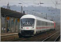 Um die Gem�ter zu beruhigen, hier nochmals der in den Senkel gestellte IC bei der Einfahrt in Naumburg (Saale) (08.12.2009)