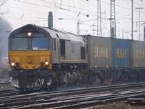 Bei eisigen 12Grad minus zieht die Class66 PB20 der DLC einen Ganzzug Bulkhaul-Container mit Vollgas aus Aachen West um mit Schwung die Rampe nach Belgien zu nehmen.