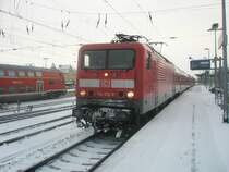 Hier 114 012-8 mit einem RE3 von W�nsdorf-Waldstadt nach Stralsund Hbf., dieser Zug stand am 21.12.2009 in Angerm�nde.