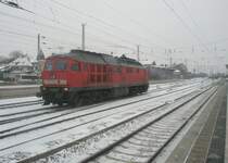 Hier 232 704-7, bei der Durchfahrt am 22.12.2009 durch Angerm�nde.