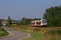 Zwei Triebwagen der Baureihe 650 der Hohenzollerischen Landesbahn sind am 23. August 2009 unterwegs als RB 22814 von Aulendorf nach T�bingen. Die beiden Triebwagen haben vor kurzem den Startbahnhof verlassen und rollen nun dem n�chsten Halt in Altshausen entgegen.