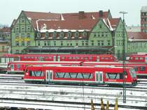 Seltener Gast im oberfr�nkischen Hof Hbf:  650108 der DB war am 22.12.2009 offenbar auf �berf�hrungsfahrt in die Heimat nach S�den. Die Zugzielanzeige lautete Ulm Hbf. Hier steht er ausfahrtbereit vor diversen hier heimischen 628 und 612....