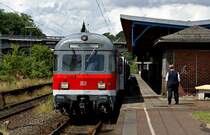 Eine Wendezuggarnitur wartet am 24.07.2009 in Flensburg auf neue Fahrg�ste und die Abfahrt nach Kiel Hbf.