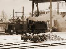 Im Museeums Bw Schwerin wurde die 91 134 von Riffel 15 unter den Kran geschoben um Kohle zu bekommen. 18.12.2009