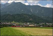 Eine 182er und eine 1144er bringen diesen G�terzug gemeinsam von W�rgl zum Brenner. (07.08.2009)
