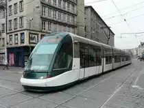 Strassburg - Strassenbahn Nr.2008 unterweg auf der Linie A in der City von Strassburg am 31.10.2009