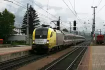 182 517 mit IC 188 am 20.06.2009 in W�rgl Hbf. Damals bespannte mehrere Monate lang samstags 182 517 das Zugpaar 188/83.