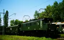 Pendelzug zwischen dem AW Freimann und M�nchen Hbf. am 25. Mai 1979 zur Ausstellung  100 Jahre elektrische Eisenbahn , gezogen von 144 024-7.