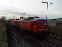 232 424-2, 232 357-4 und 232 647-8 machten ihre letzte Fahrt von Saalfeld nach Espenhain, wo sie jetzt auf ihre Verschrottung warten, LEIDER!!! Das Foto machte ich �ber den Zaun!!! Aufgenommen am 27.12.09