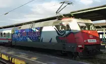 Am 27.12.2009 startete ein Sonderzug aus Kassel Hbf f�r die Kassel Huskie Fans. Als diese jedoch die Bahnhofshalle verlie�en, mussten sie zuerst ins Auge des Gegners schauen, in Form von 101 070-1, die dort mit ihrer IC-Garnitur �bernachete. Sehr demoralisierend ;)