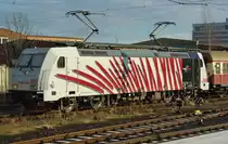 Am 27.12.2009 waren wieder einige Sonderz�ge unterwegs. Uns zog es zu dem Kassel Huskie Sonderzug nach Straubing, der in Kassel Hbf startete. Zuglok war 185 666-5.