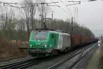 In letzter Zeit kann man in G�nzburg nicht nur den TGV beobachten, sondern es kommen auch des �fteren franz�sische  Fretchen  vorbei. Hier 437012 am 10.12.2009 mit Leerzug auf der R�ckfahrt nach Frankreich.