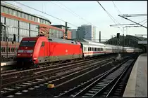 DB 101 014-9 zieht den Ersatzzug f�r den ICE 940/950 nach D�sseldorf bzw K�ln. Am Ende des zweiteiligen Zugs schiebt DB 101 097-4 (gesichtet Berlin Ostbahnhof 27.12.2009)