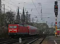 112 158 mit dem RE7 (29720) nach M�nster bei der Einfahrt in K�ln Messe/Deutz 27.12.09