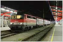 Nett dann am Abend, dass ich in Wien S�d noch eine 1142ger vor die Linse bekam. 1142 643 bespannte den OIC 753 nach Graz. Sie war somit die letzte 1142ger, die den Wiener S�dbahnhof verlassen hat. (12.12.2009)