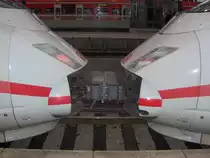 Die Kupplung zweier ICE 3 im K�lner HBF.