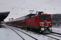 Mein letztes Bild in diesem Jahr im winterlichen Magdeburg, ich w�nsche euch allen damit einen guten Rutsch ins neue Jahr, Gesundheit, Gl�ck im Leben und viele erfolgreiche Fototouren :-) Zu sehen ist 112 102-9 mit dem RE1 nach Eisenh�ttenstadt �ber Potsdam, Berlin im Bahnhof Magdeburg-Neustadt. Fotografiert am 31.12.2009. 