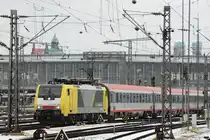 Ebenfalls im Hbf: ES64F4-093 am 13.12.09 mit EC 87 nach Verona