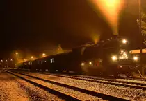 65 1049 erg�nzt am Abend des 12.12.09 im Bahnhof Schlettau ihre Wasservor�te mit Hilfe der �rtlichen Feuerwehr.