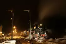 50 3616 wartet am Abend des 12.12.09 im Bahnhof Schlettau auf dem Abfahrbefehl.