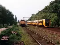 3441 und 3421 mit Regionalzug 7921 Zwolle-Enschede bei Hengelo am 15-5-2001. Bild und scan: Date Jan de Vries.