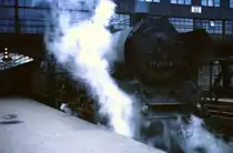 03 2135-6 mit Schnellzug nach durchgef�hrter Bremsprobe abfahrbereit im Hauptbahnhof von Berlin (Ost). Die Aufnahme entstand im Fr�hjahr 1976.