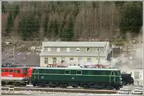  Winterdampf am Semmering 2010  - Vor der R�ckfahrt nach Meidling ruhte sich der Chinese in der Traktion M�rzzuschlag noch ein wenig aus. Eine 42er leistete ihr dabei Gesellschaft. Im Hintergrund ist der Tender des Eberhard zu sehen, die ebenfalls eine kurze Pause einlegte. (3.1.10)