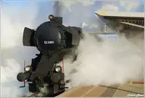  Winterdampf am Semmering 2010  - Mein 2. Bild des Dampfsonderzuges zeigt die 52er und den B�gel der 1010er in Wiener Neustadt. Nachdem sie eine kurze Pause einlegte, dampfte sie wieder weiter nach M�rzzuschlag. (3.1.10)