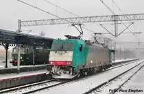 E186 130-1 ruht sich nach getaner Arbeit in Bahnhof von Rzepin(Reppen) aus (30.12.09)