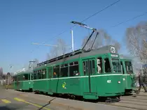 Nach einem schweren Unfall erstrahlt der Be 4/4 457 wieder in neuem Glanz. Hier steht er an der Endhaltestelle auf dem Bruderholz. Die Aufnahme stammt vom 21.03.2009.