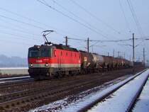 1044 122-0 eilt mit einem Gterzug Richtung Salzburg;100107