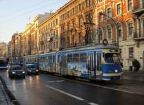 Straenbahn in Krakau im Januar 2010. Im Bild ein ex-Wiener Wagen mit ursprnglichen Frontscheinwerfern. In Krakau als Nummer 108 unterwegs.