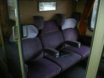 Hier ein Abteil der deklassierten Avmz die jetzt als 2.Klassewagen durch Deutschlan fahren, ich persnlich finde sie sehr gemtlich :). Hier eingereiht in IC 1853 (KArlsruhe Hbf - Halle (Saale)Hbf).