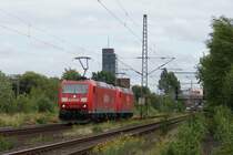 185 190-6 + 145 067-5 als Lz in Hamburg Unterelbe am 09.07.09